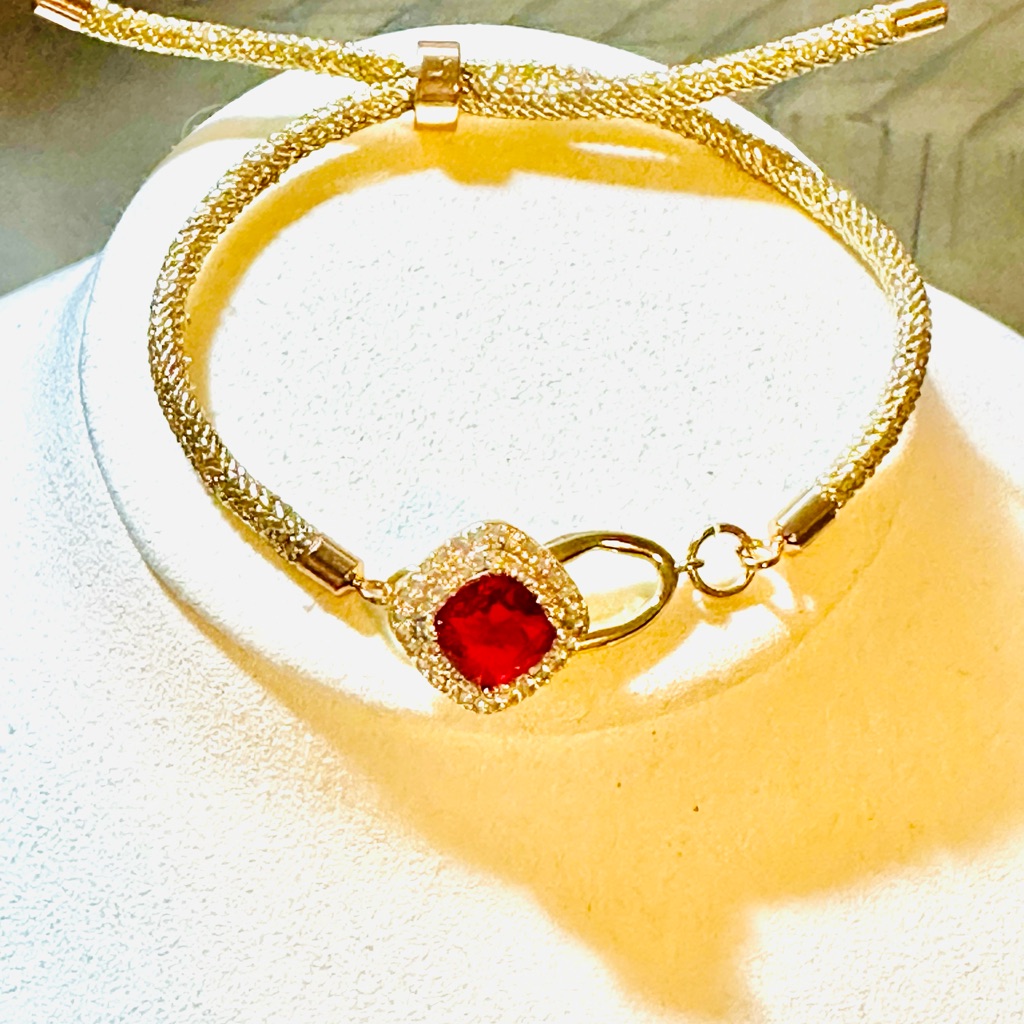 Stunning Bracelet That Is Calling Your Name Stunning Bracelet That Is Calling Your Name